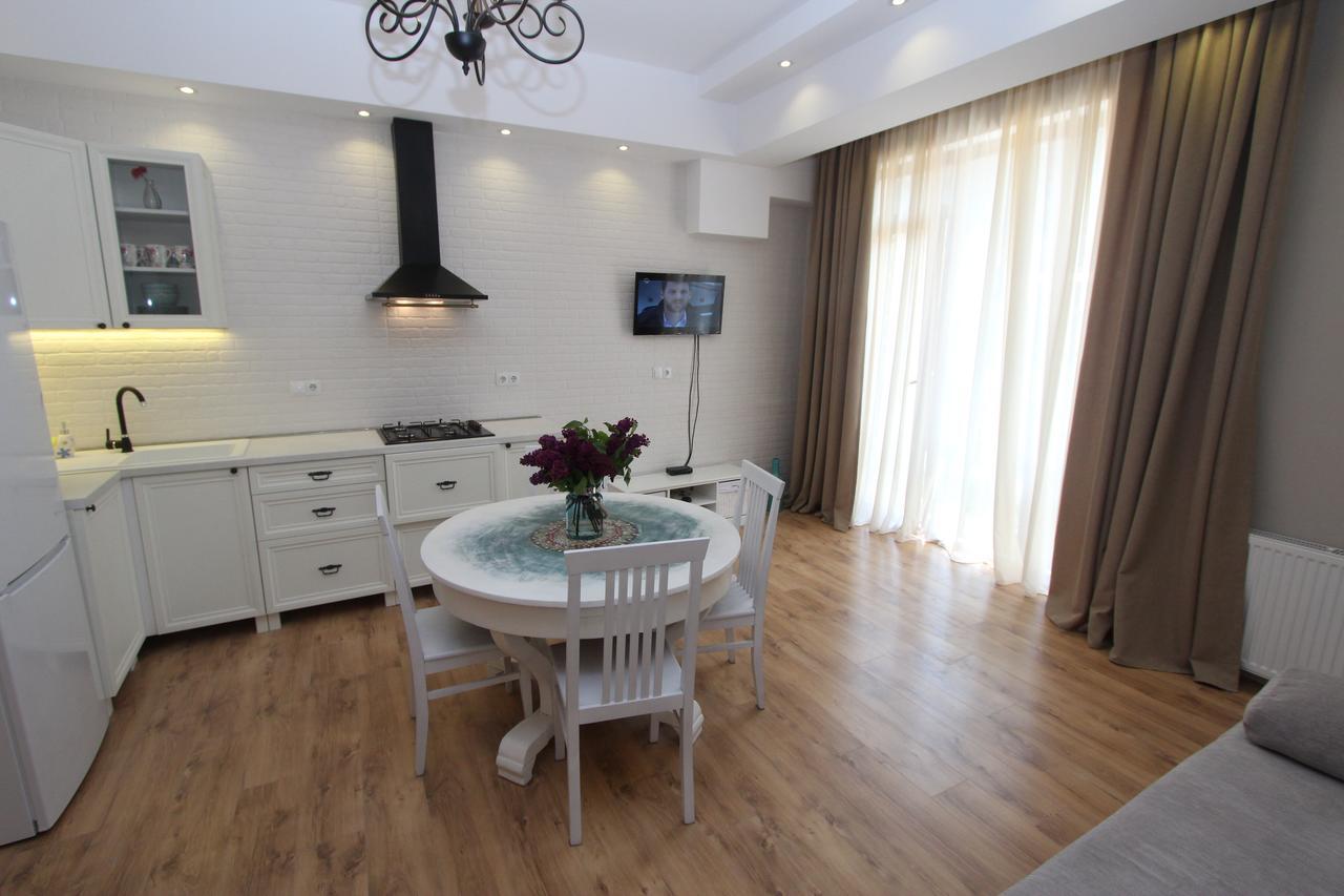 New Apartment In Old Тбилиси Екстериор снимка